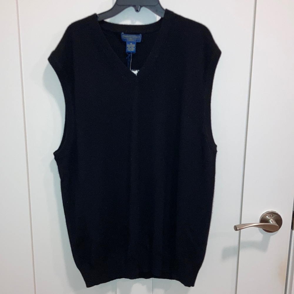 Men’s NWT cashmere sweater vest.